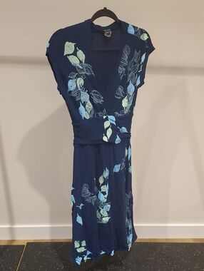 Lilikoi - Navy Blue Leaf-Print Wrap Dress